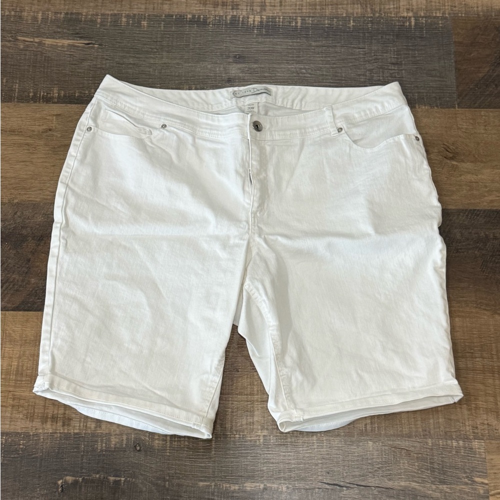 Women's White Bermuda Shorts